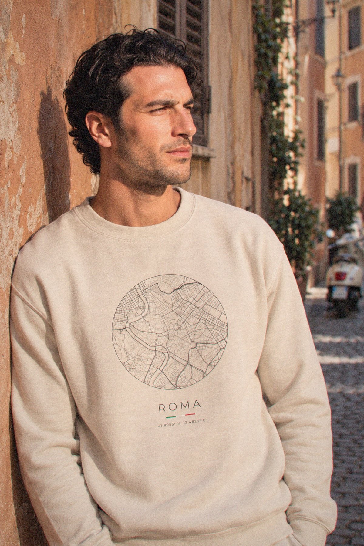 Rome map sweatshirt close-up on the chest print, Rome