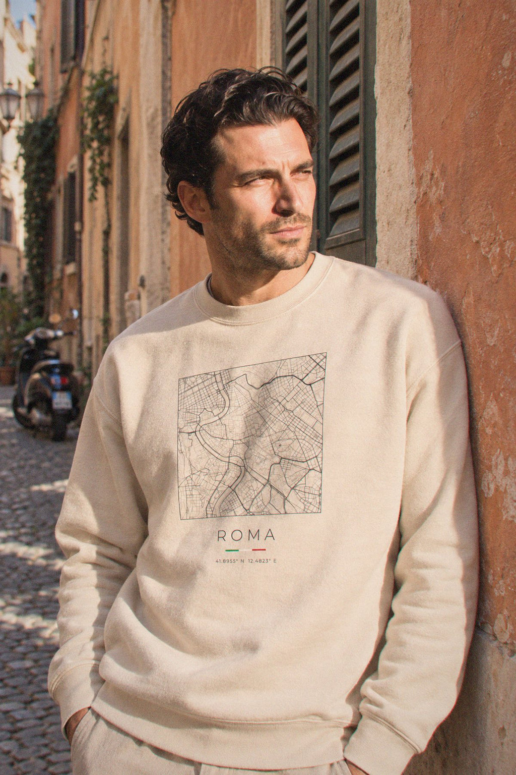Rome map sweatshirt close-up on the chest print, Rome