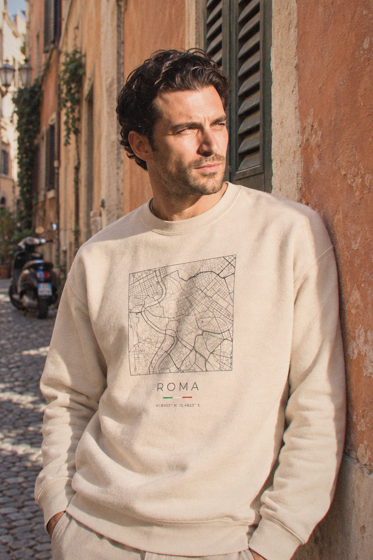 Rome map sweatshirt close-up on the chest print, Rome