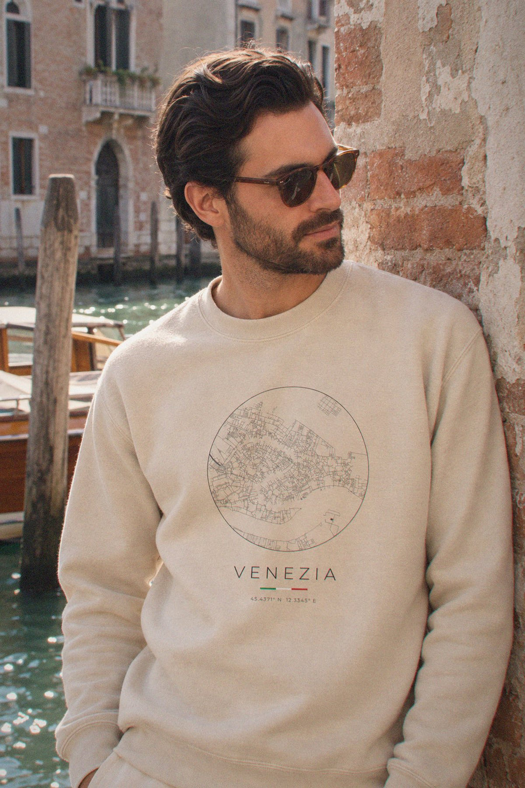 Venice map sweatshirt close-up on the chest print, Venice