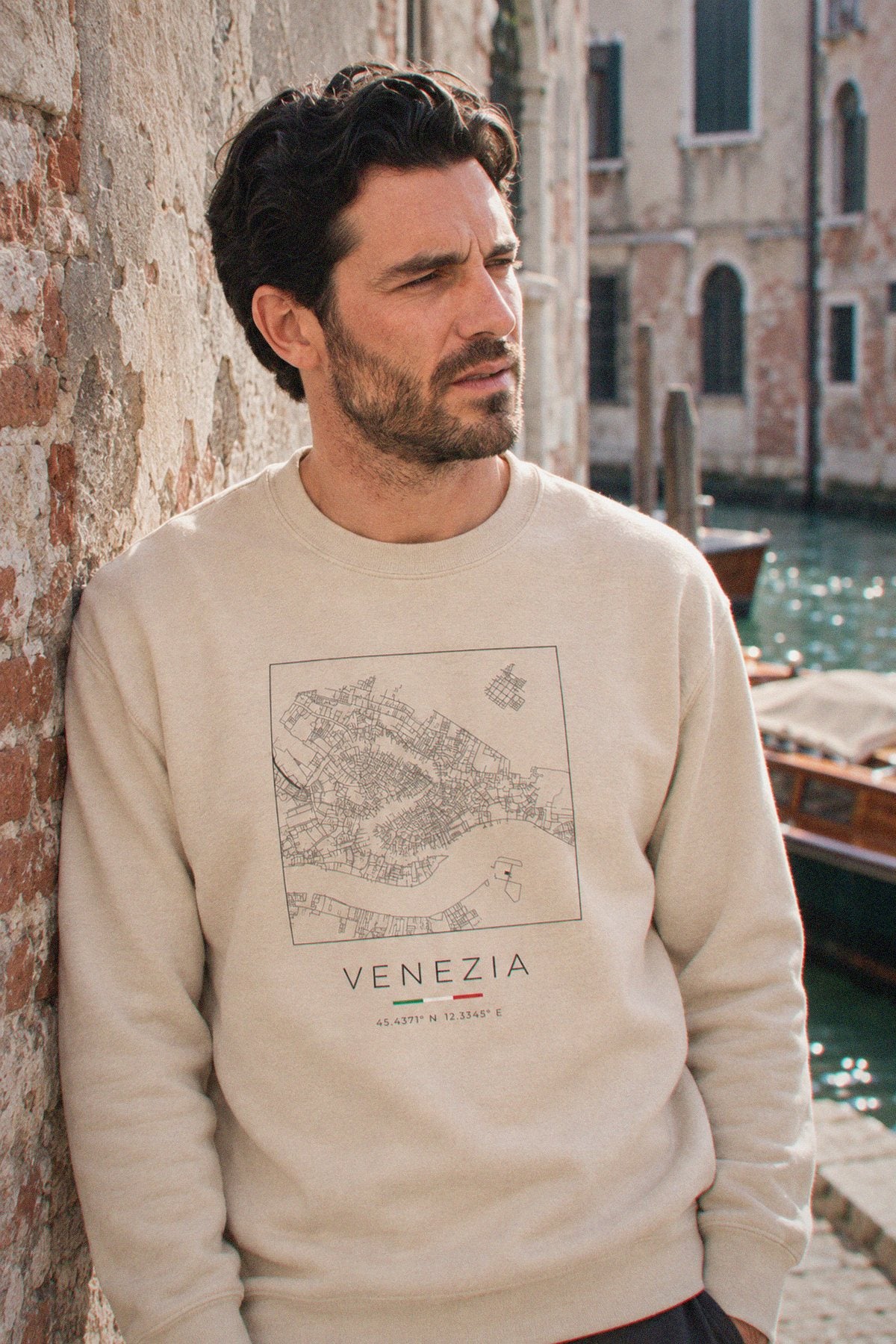 Venice map sweatshirt close-up on the chest print, Venice