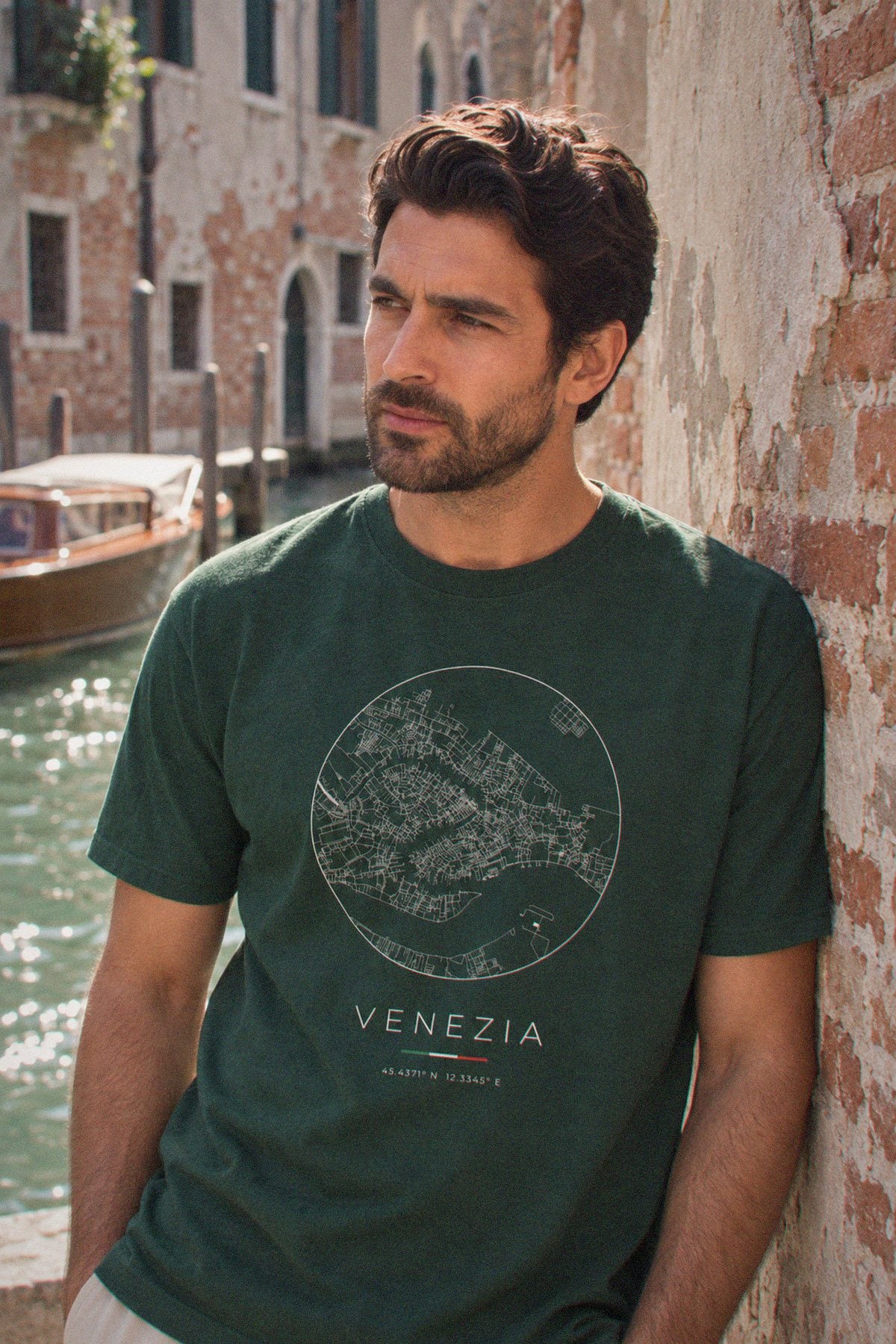 Venice map t-shirt close-up on the chest print, Venice